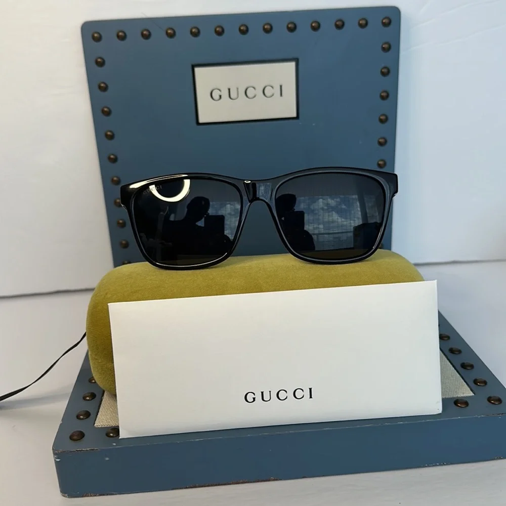 Authentic- New - GUCCI Grey Rectangular Men's Sunglasses GG0746S 001 57